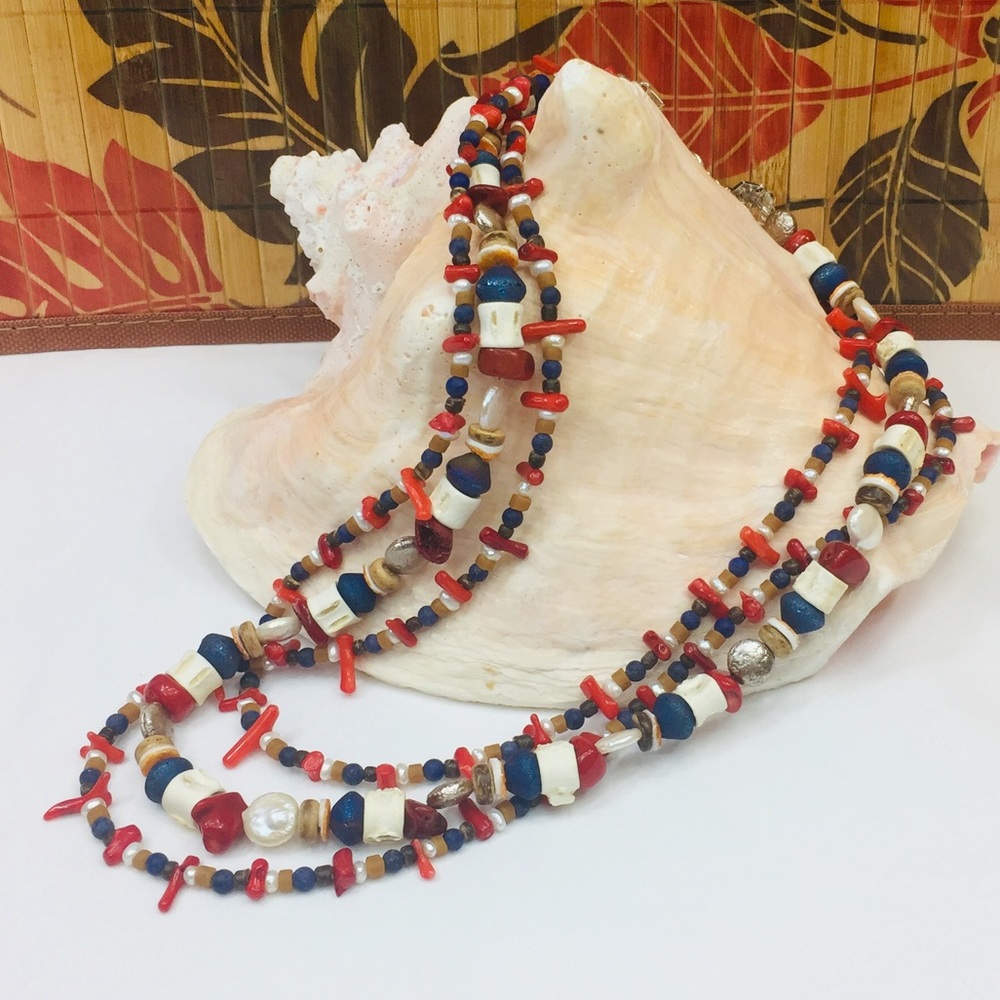 Tropical-inspired necklace - ‘The Independence’.